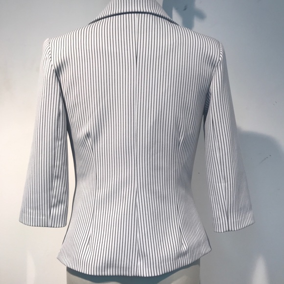 3/4 sleeve blazer with front tie - Picture 3 of 4